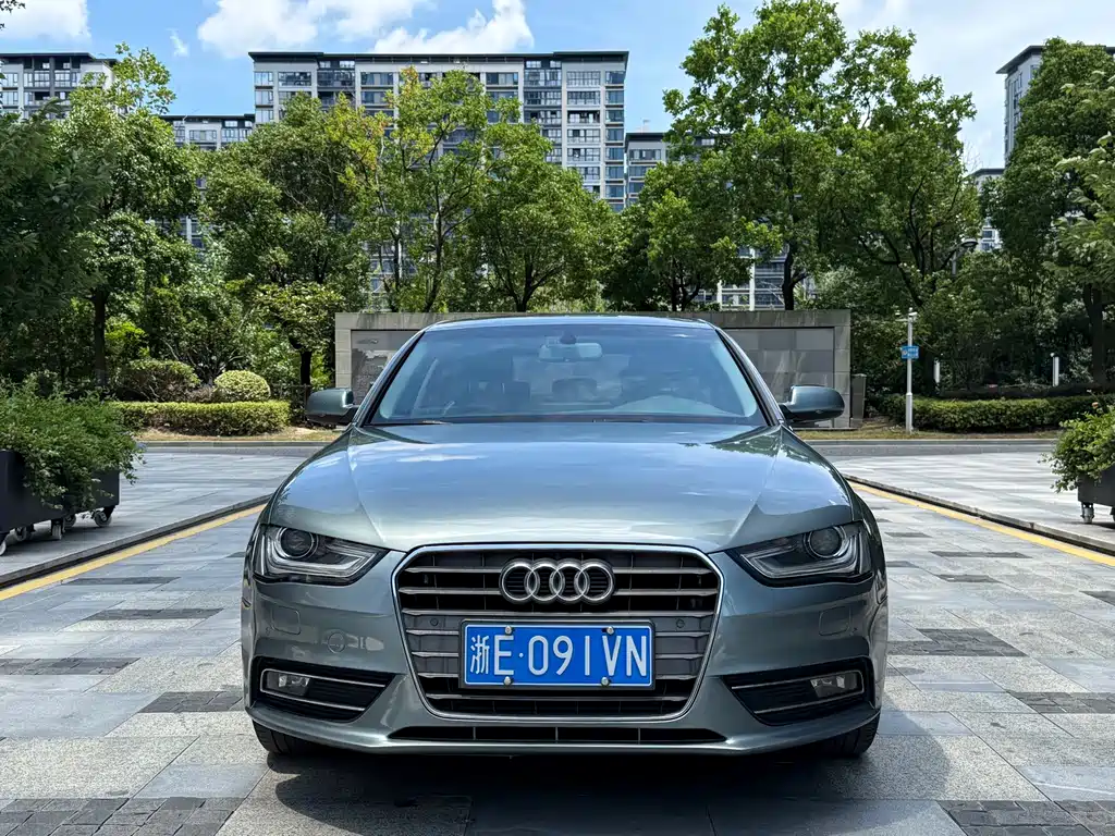 Audi A4L 2015