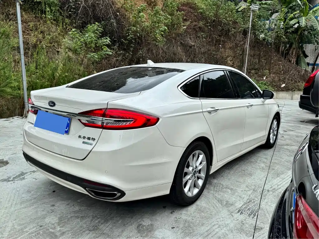 Ford Mondeo 2018 — фото 3