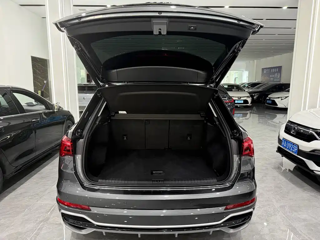 Audi Q3 2022 — фото 10