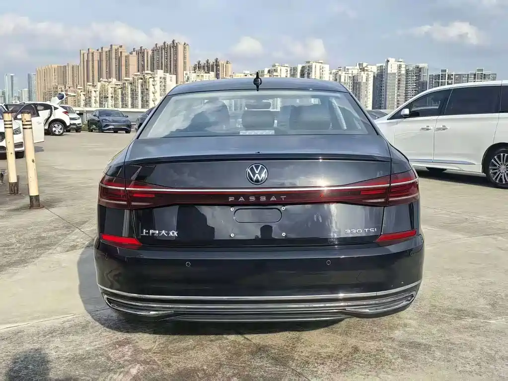 Volkswagen Passat 2022 — фото 15