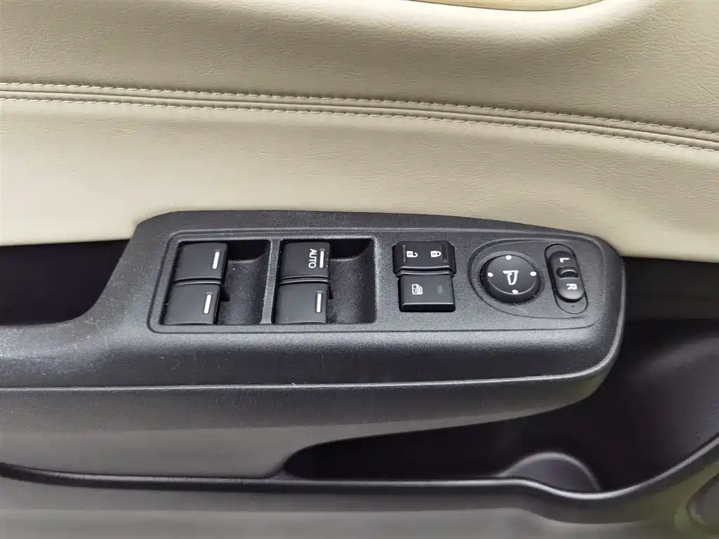 Honda Jade 2015 — фото 9