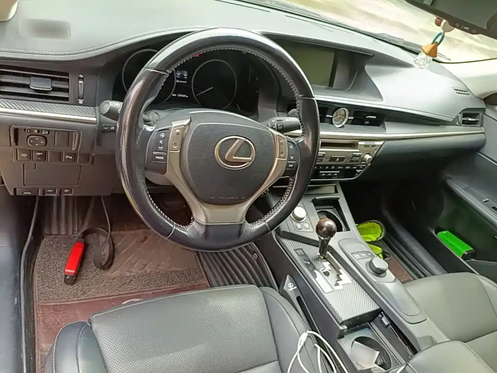 Lexus ES 2015 — фото 10
