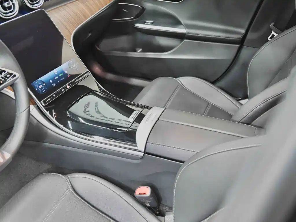 Mercedes-Benz C-Class 2023 — фото 19