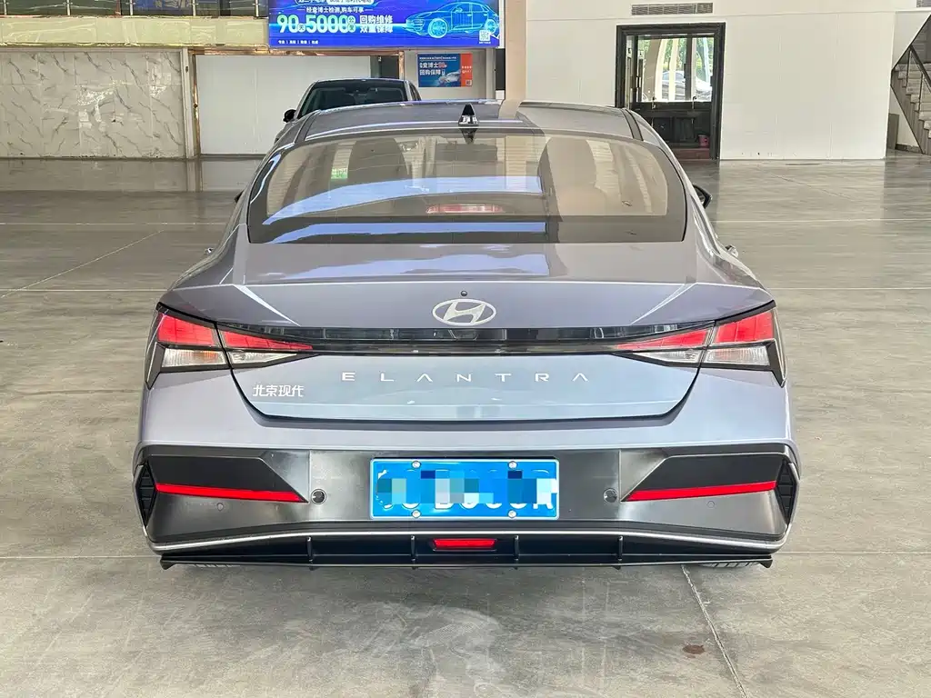 Hyundai Elantra 2023 — фото 9