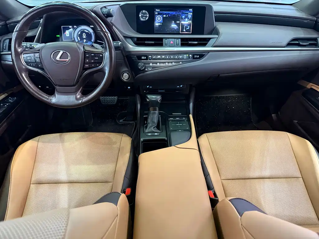 Lexus ES 2020 — фото 20