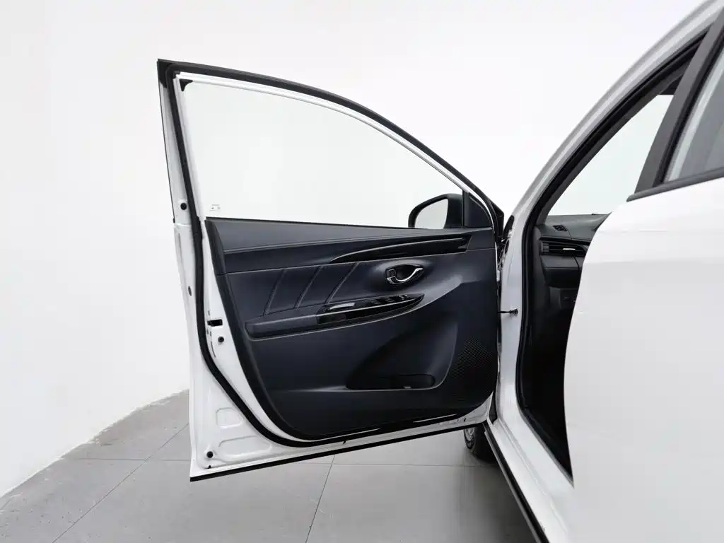 Toyota Yaris L 2020 — фото 8