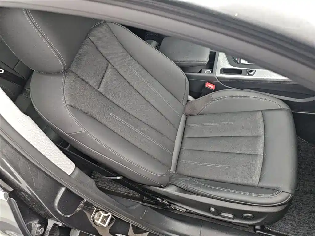 Audi A4L 2021 — фото 25
