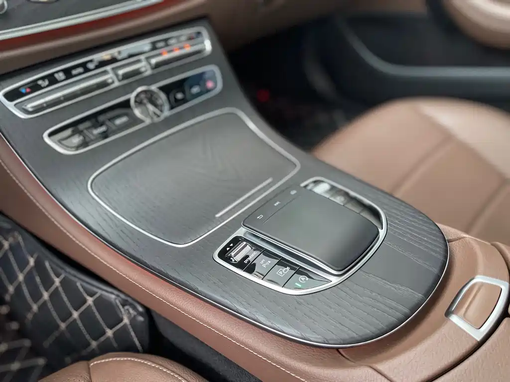 Mercedes-Benz E-Class 2020 — фото 16