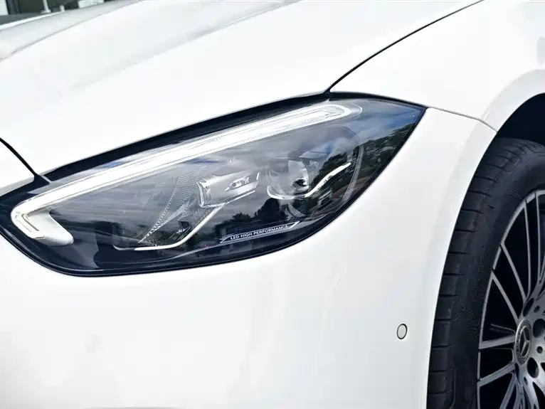 Mercedes-Benz C-Class 2025 — фото 4