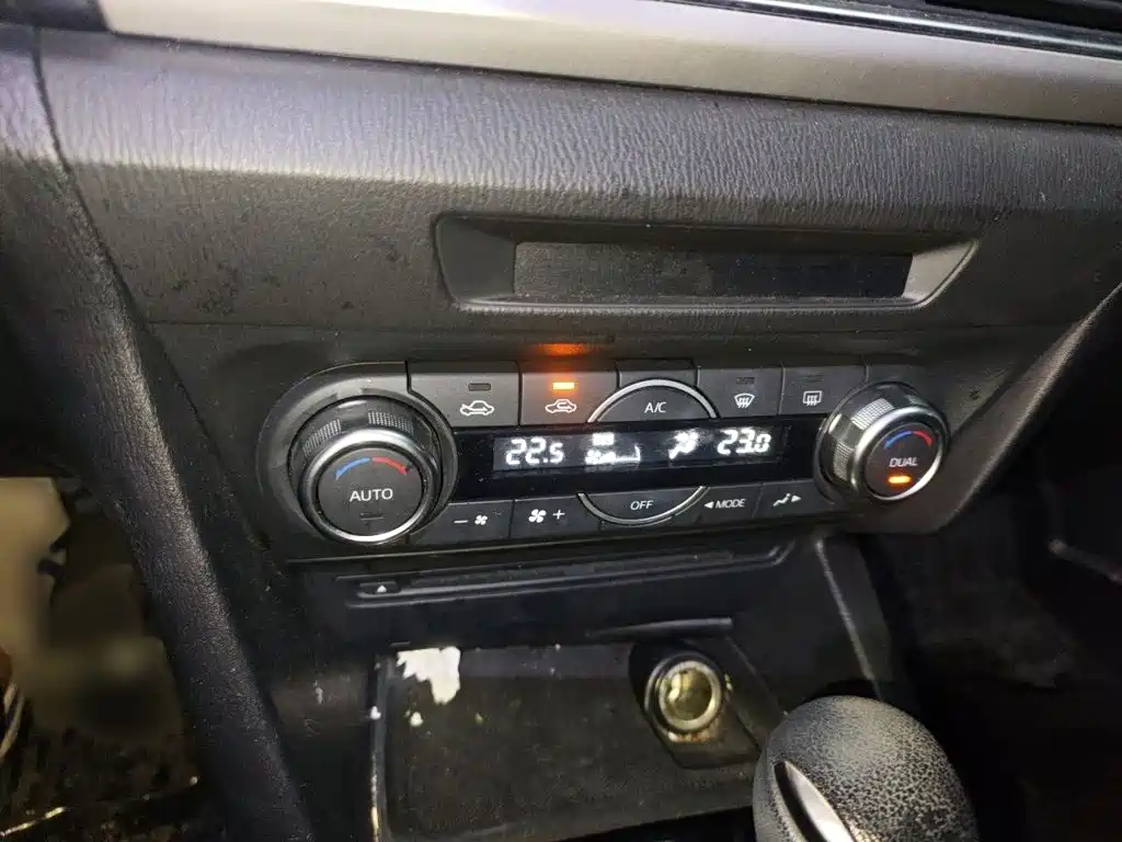 Mazda 3 Axela 2016