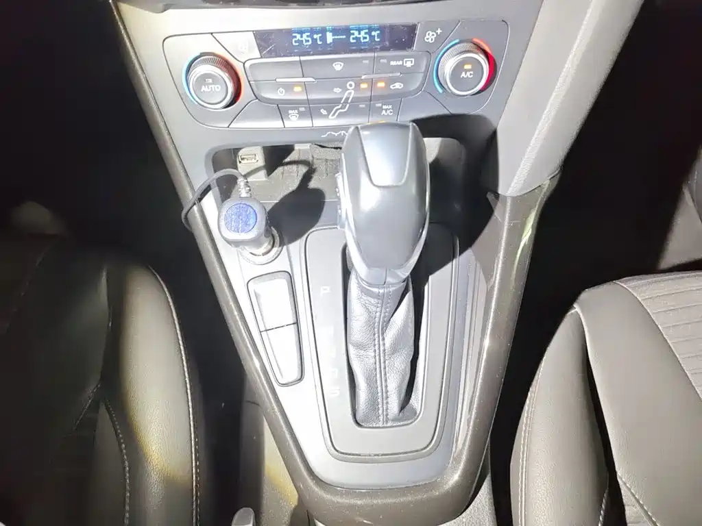 Ford Focus 2015 — фото 10
