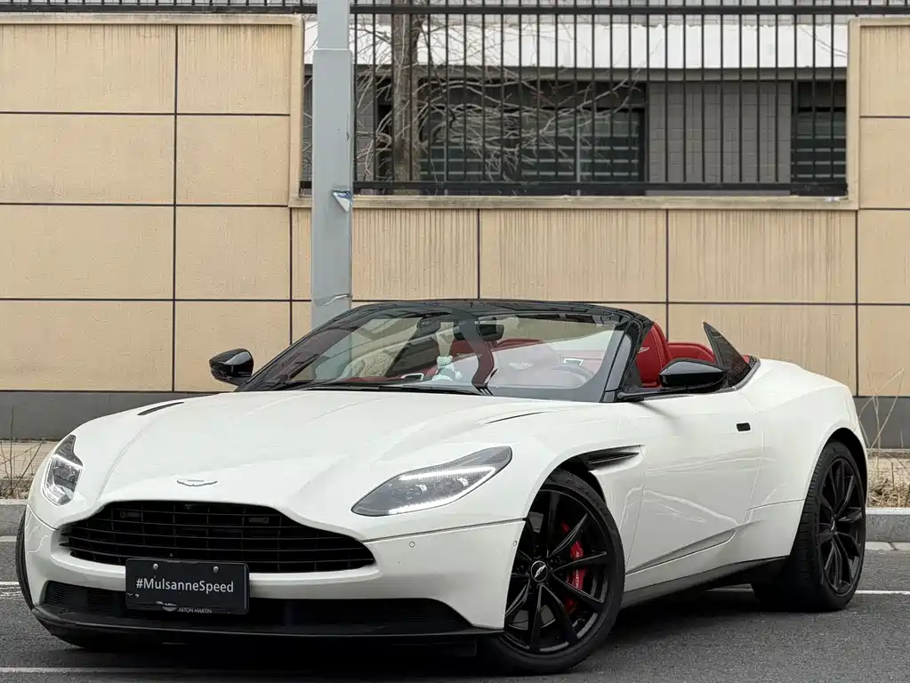 Aston Martin DB11 2019 — фото 1