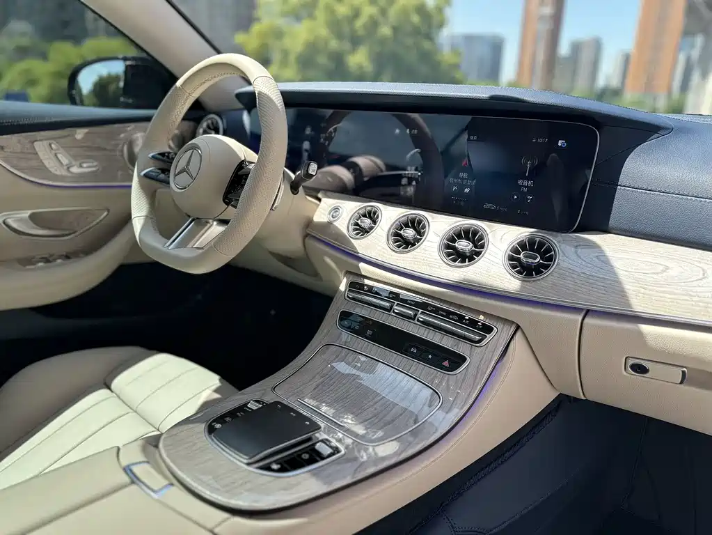 Mercedes-Benz E-Class 2023 — фото 11