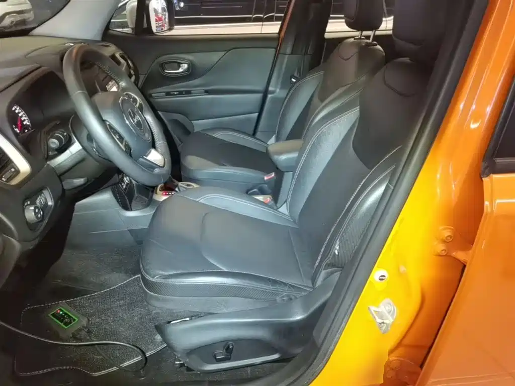 Jeep Renegade 2017 — фото 15