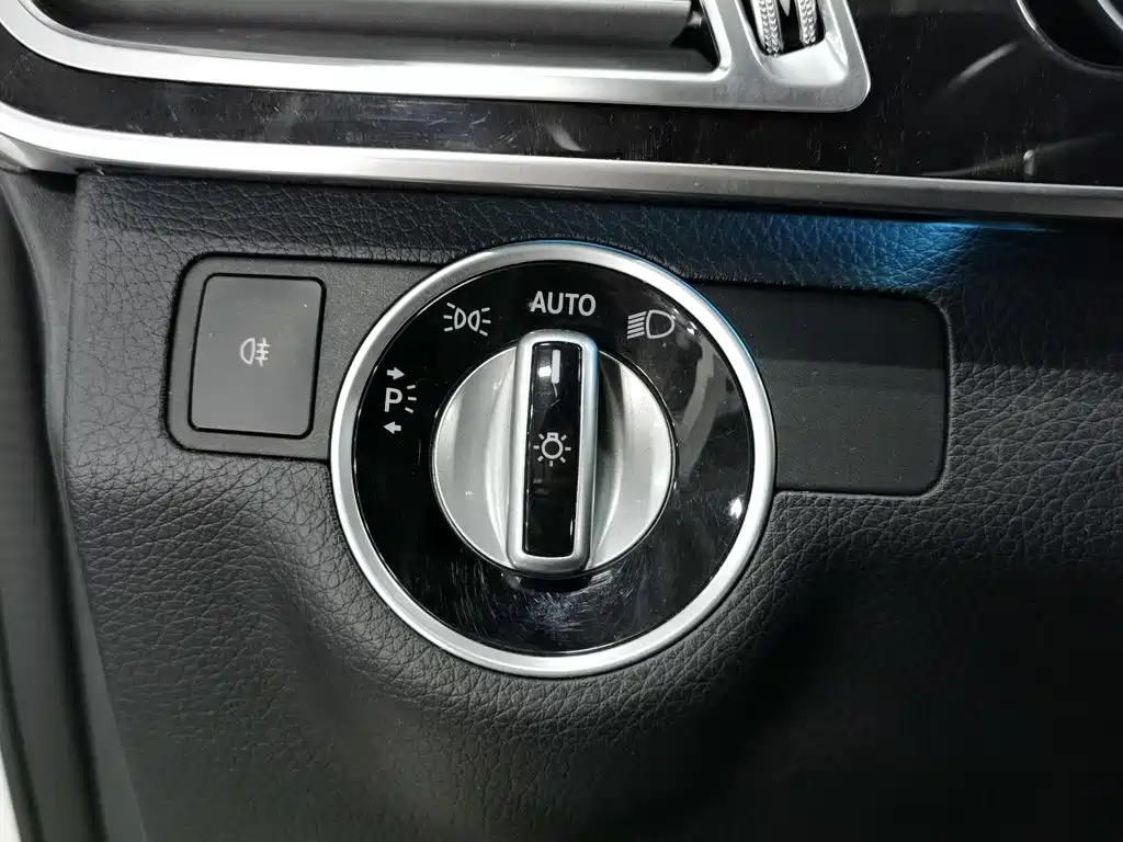 Mercedes-Benz E-Class 2015 — фото 21