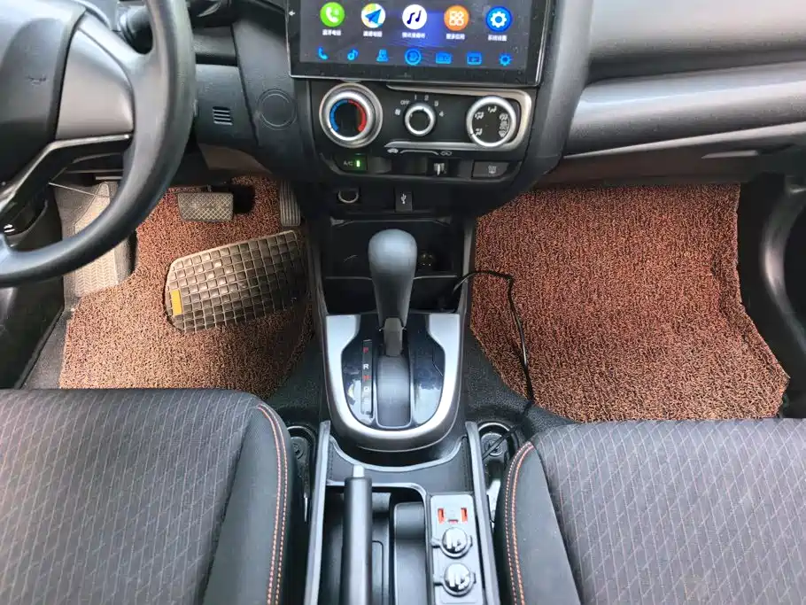 Honda Fit 2018 — фото 16