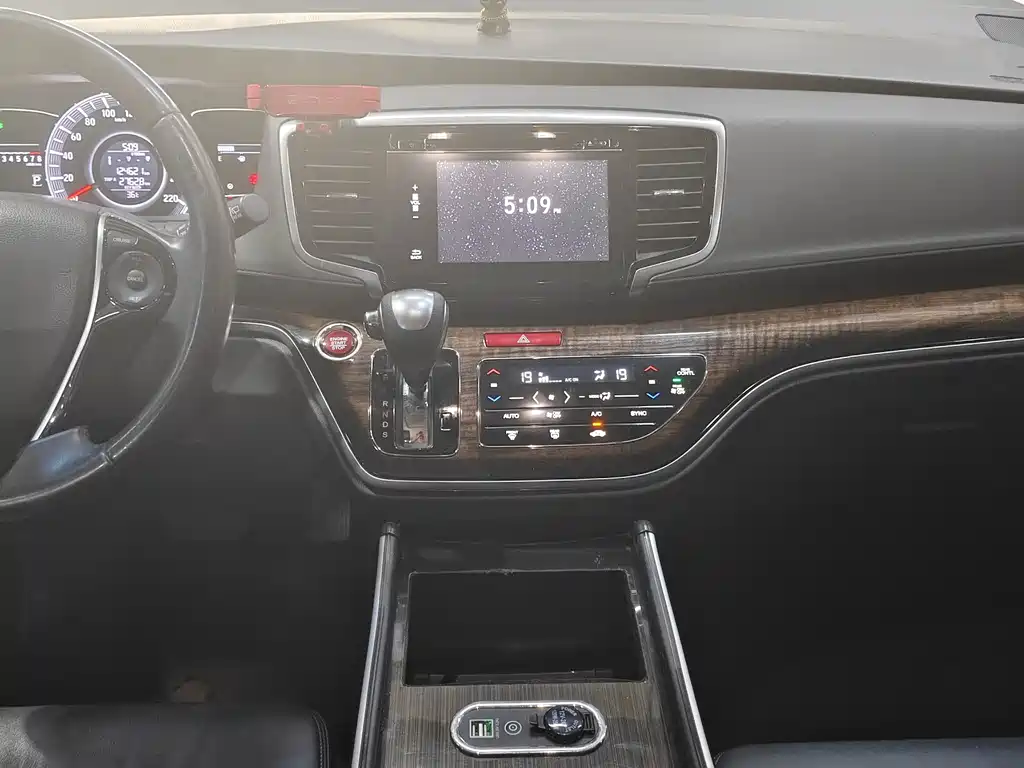 Honda Odyssey 2018 — фото 13