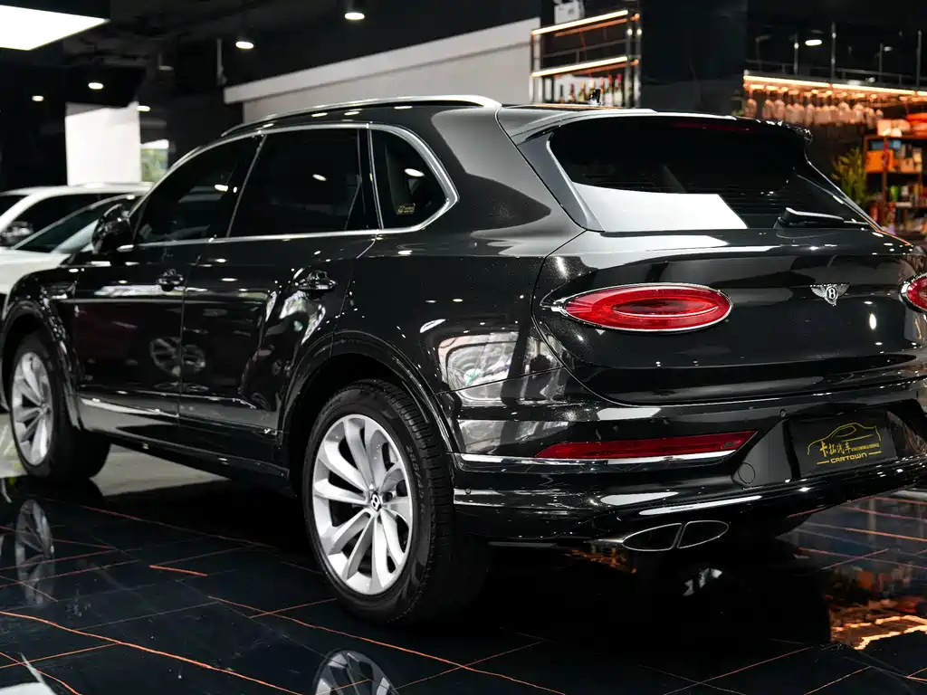 Bentley Bentayga 2021 — фото 13