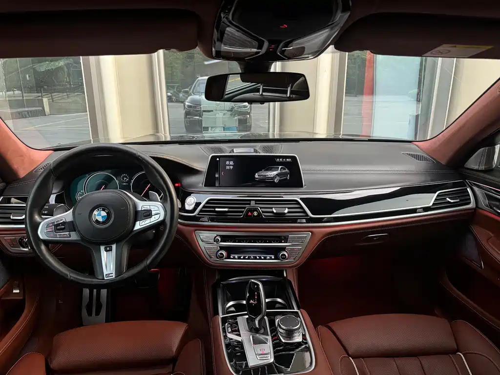 BMW 7 Series 2018 — фото 14