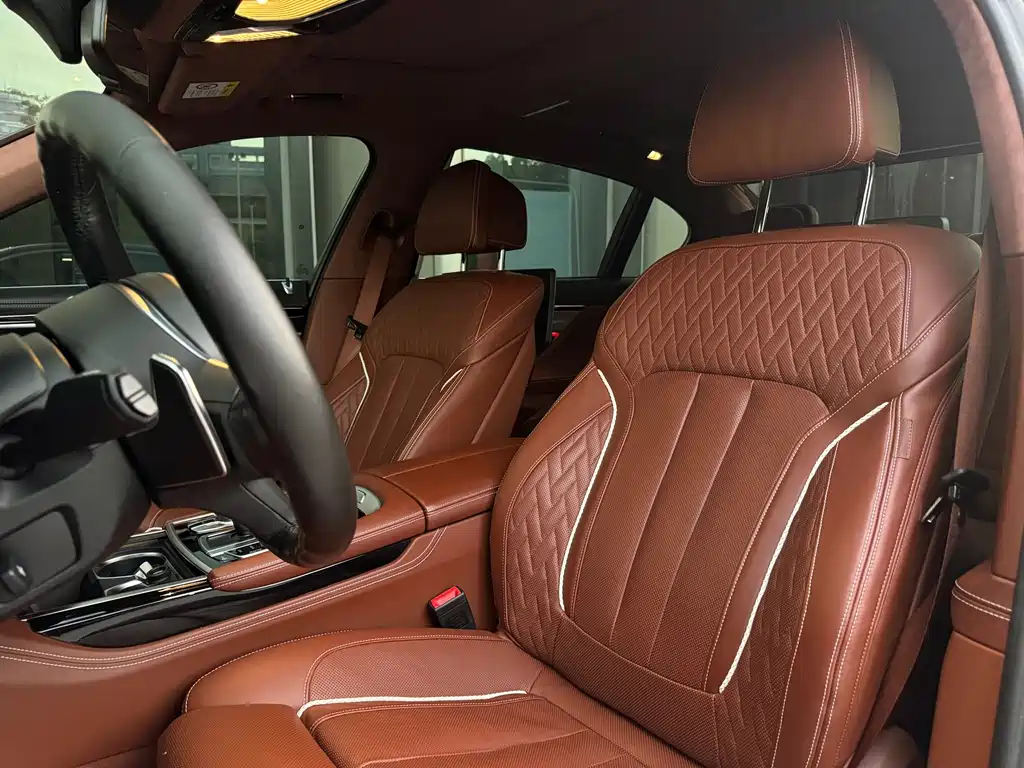 BMW 7 Series 2018 — фото 18