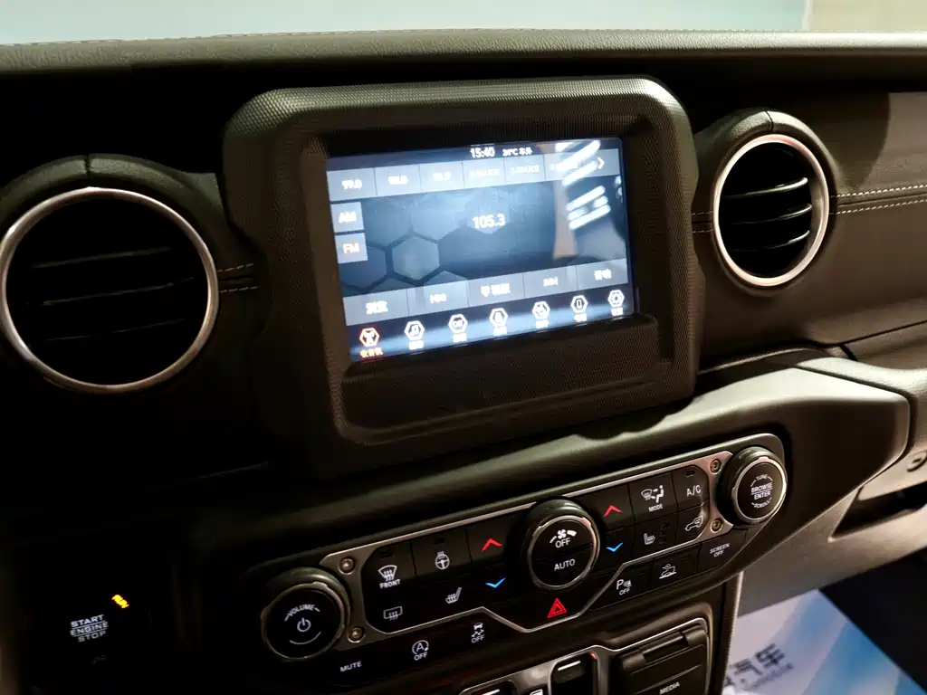 Jeep Wrangler 2021 — фото 12