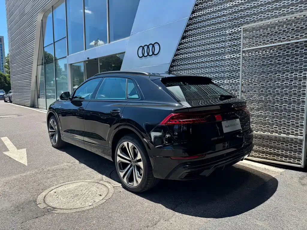 Audi Q8 2023 — фото 4