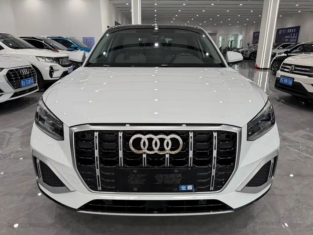 Audi Q2L 2023