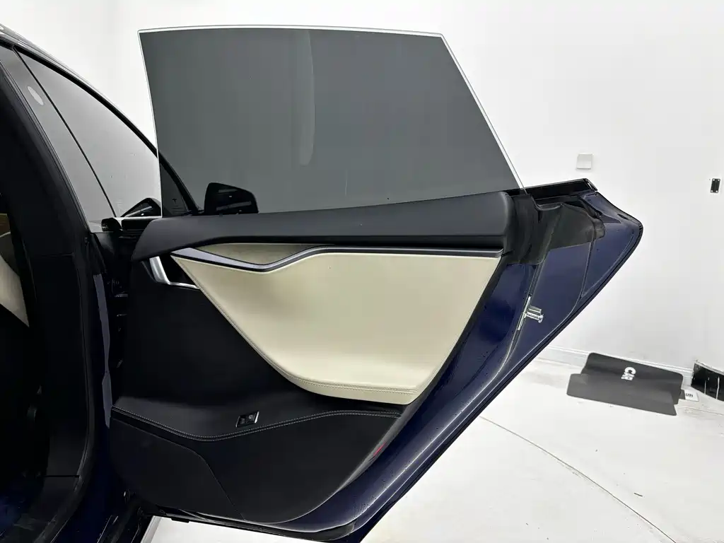 Tesla Model S 2021 — фото 18