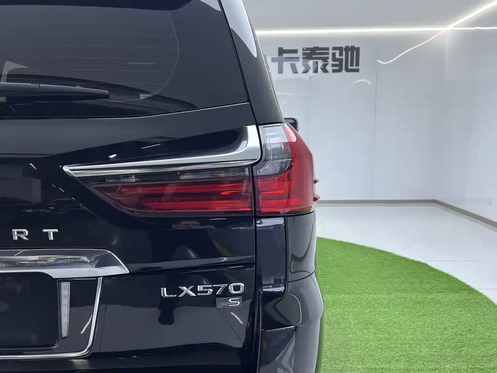 Lexus LX 2019 — фото 23