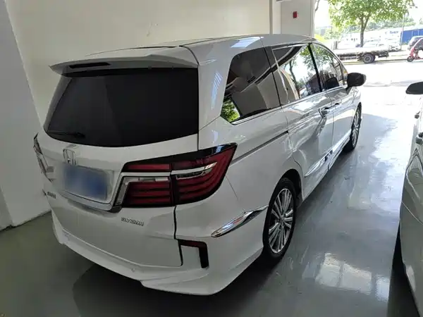 Honda Elysion 2016