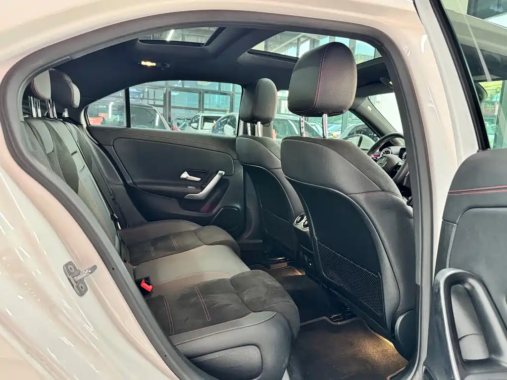 Mercedes-Benz A-Class 2024 — фото 10
