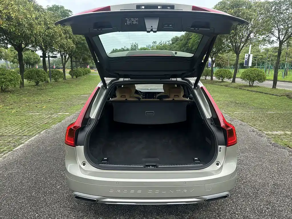Volvo V90 2019 — фото 18