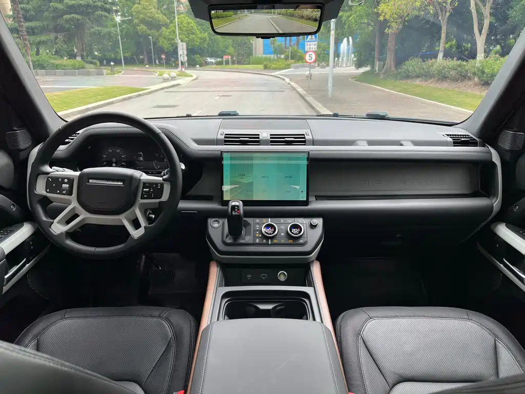Land Rover Defender 2024 — фото 17