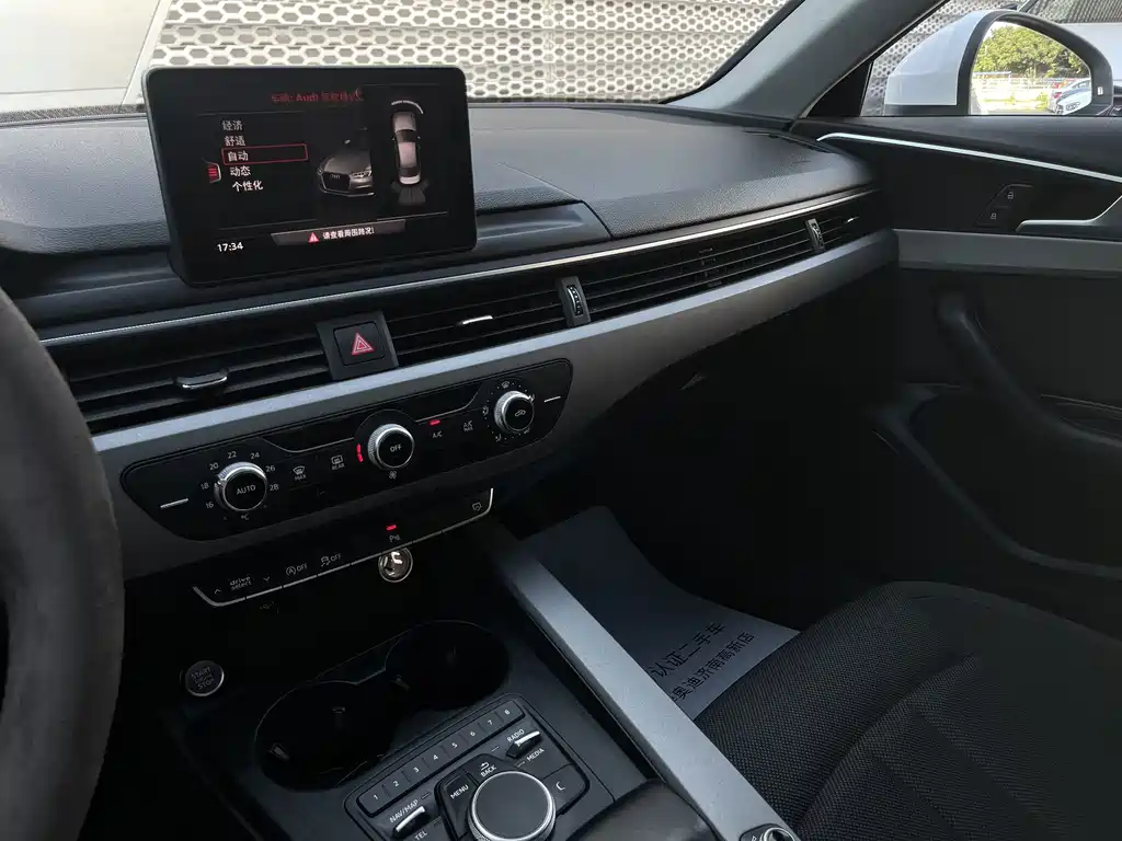 Audi A4L 2018 — фото 11
