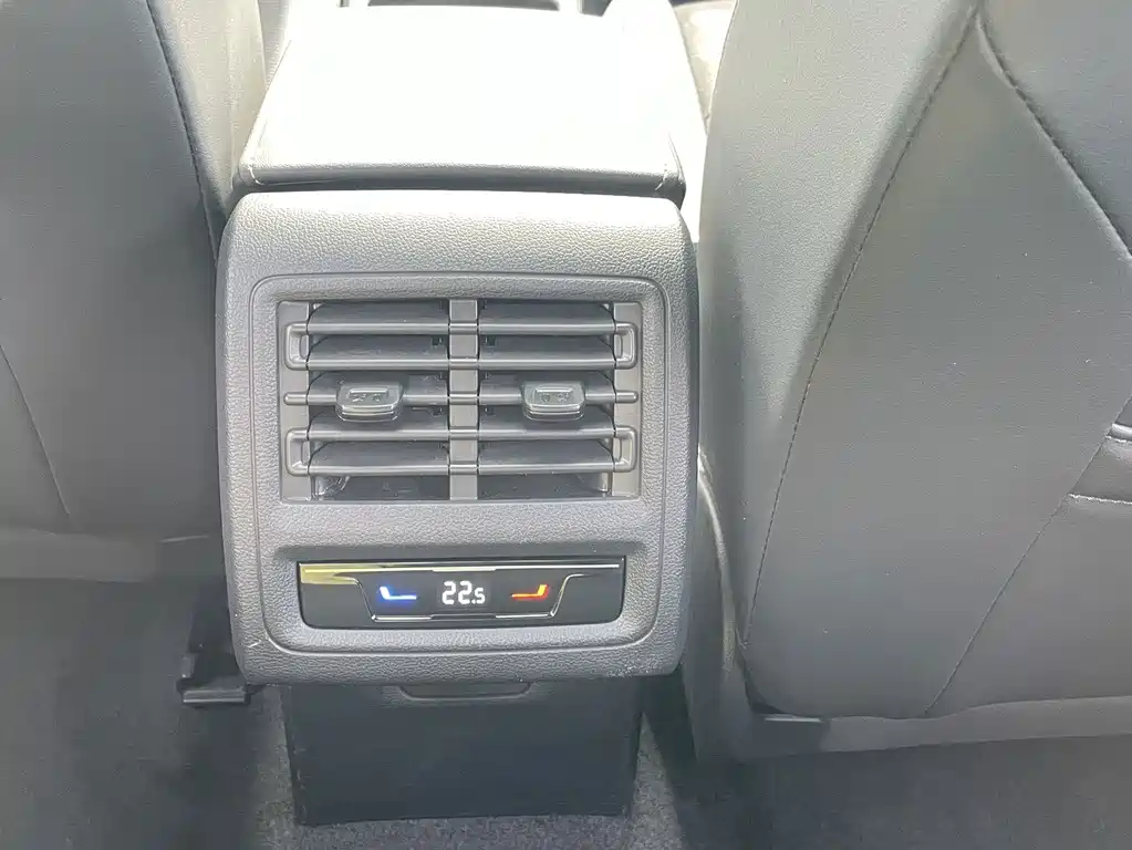 Volkswagen Golf 2023 — фото 15