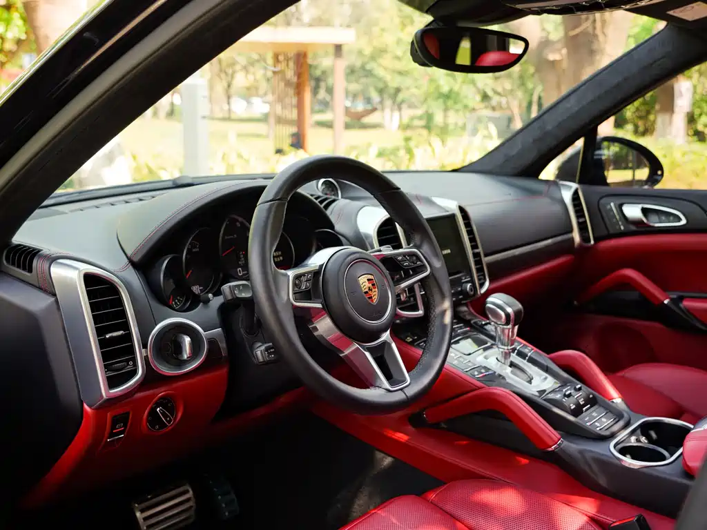 Porsche Cayenne 2017 — фото 12