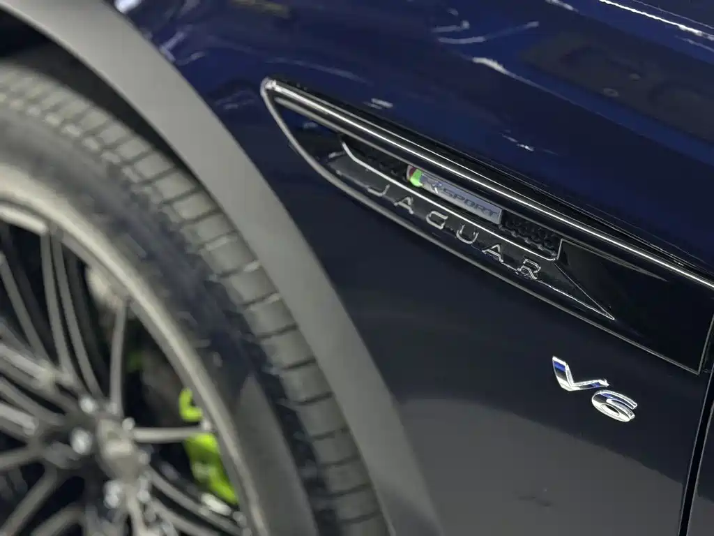 Jaguar F-PACE 2017 — фото 11