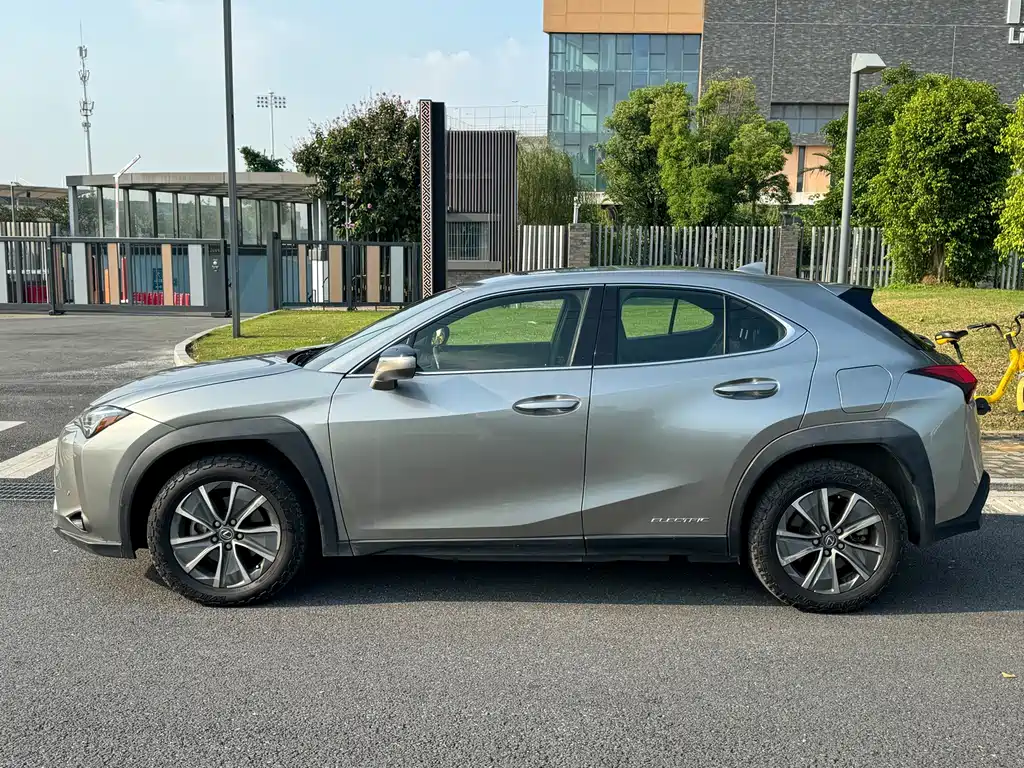 Lexus UX New Energy 2020 — фото 2