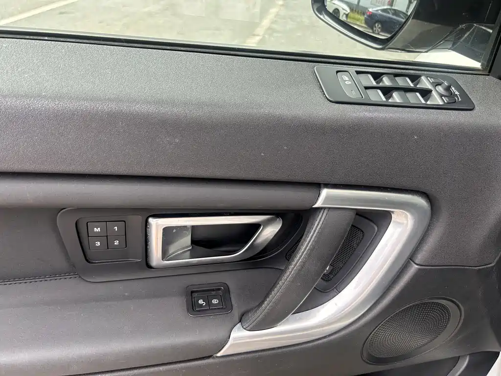 Land Rover Discovery Sport 2017 — фото 10