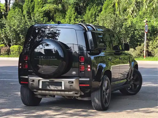 Land Rover Defender 2022