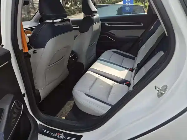 Geely Emgrand 2022
