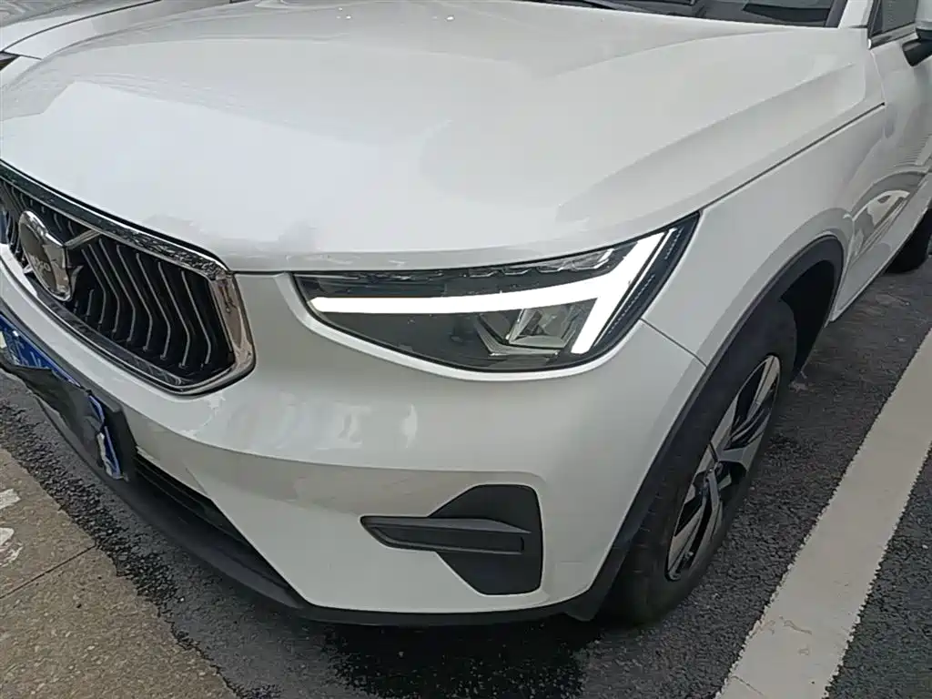 Volvo XC40 2023 — фото 24