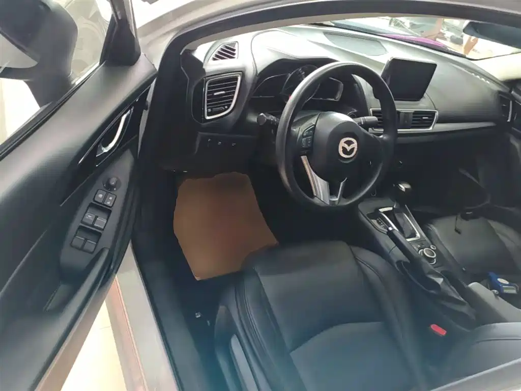 Mazda 3 Axela 2017 — фото 16