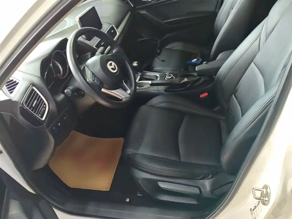 Mazda 3 Axela 2017 — фото 15