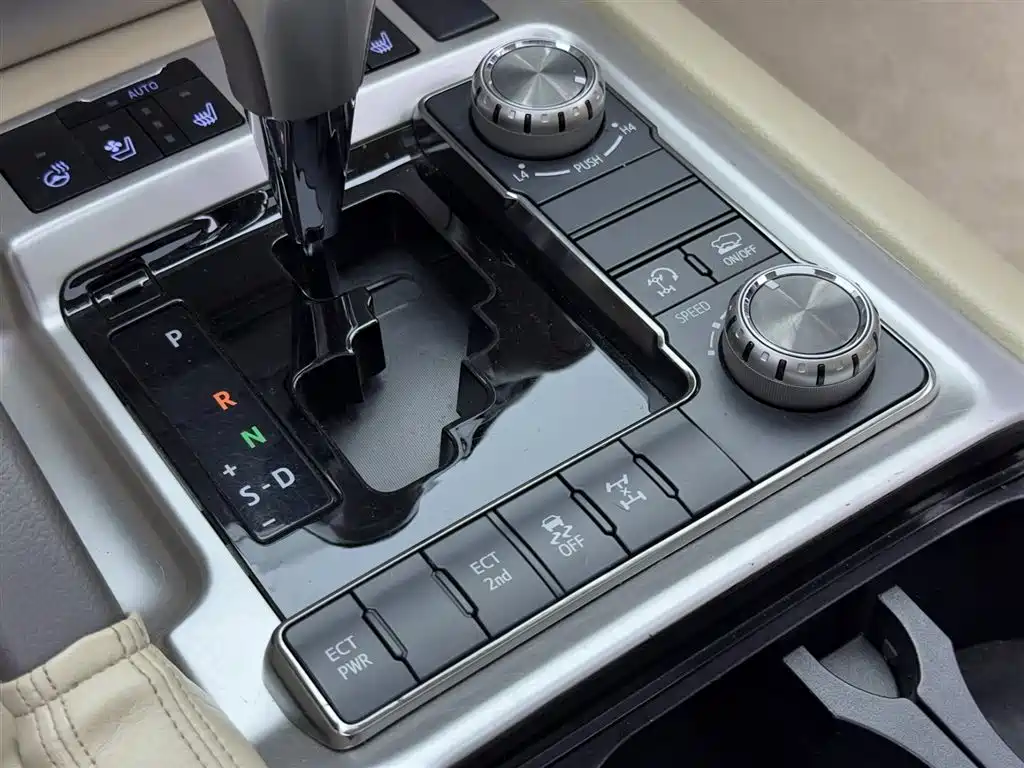 Toyota Land Cruiser 2020 — фото 17