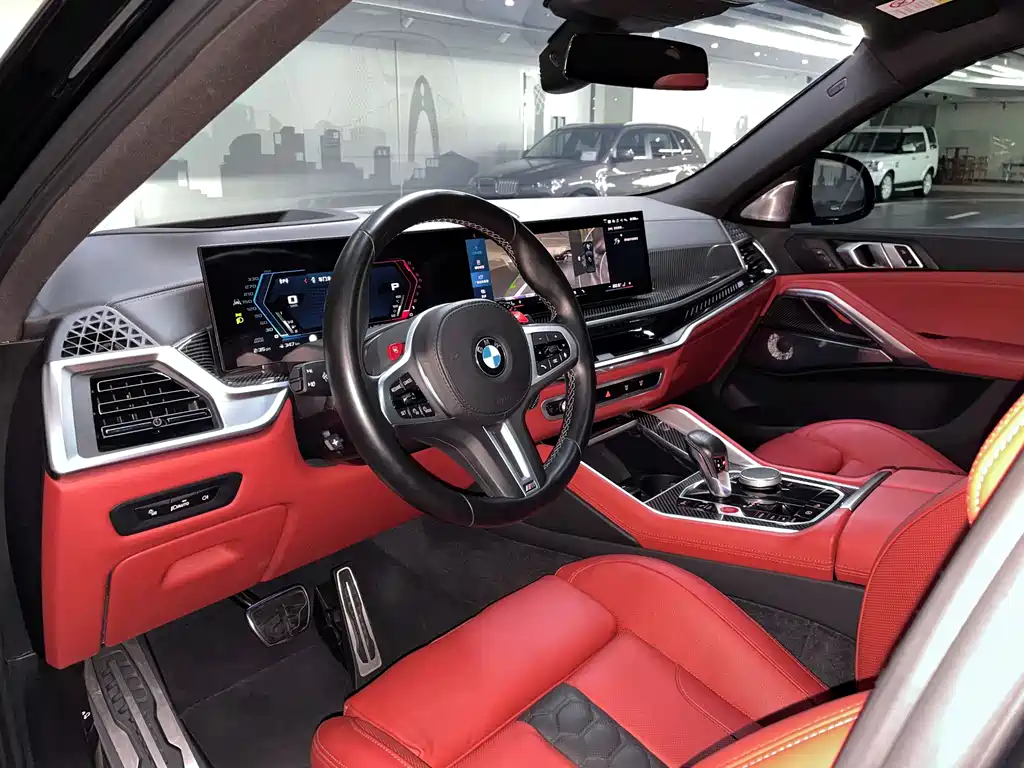 BMW X6 M 2023 — фото 11