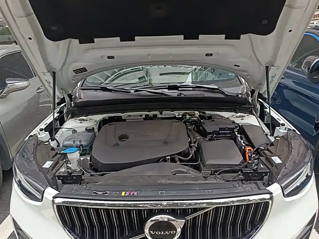 Volvo XC40 2023 — фото 20