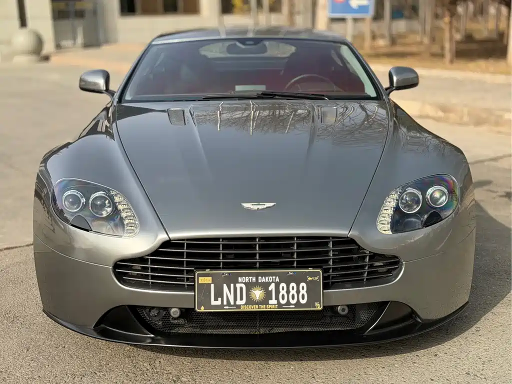 Aston Martin V8 Vantage 2016 — фото 2