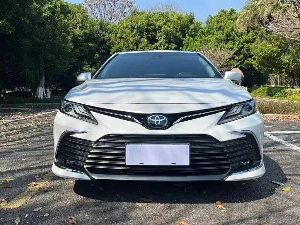 Toyota Camry 2023 — фото 2