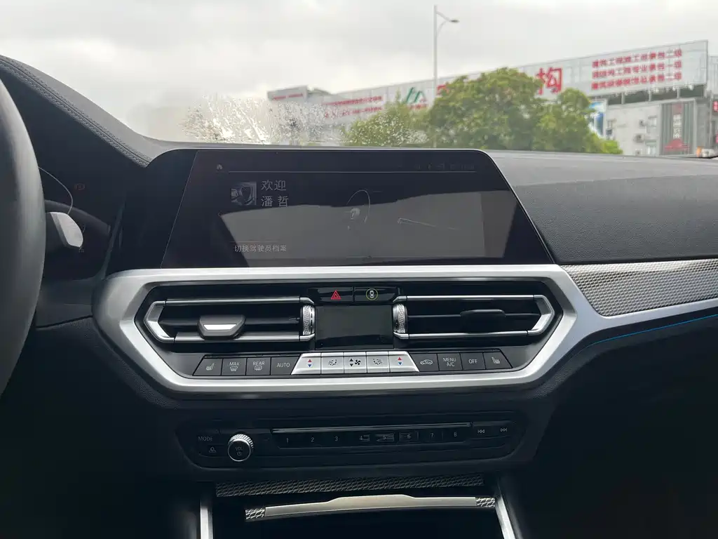BMW 3 Series 2019 — фото 21